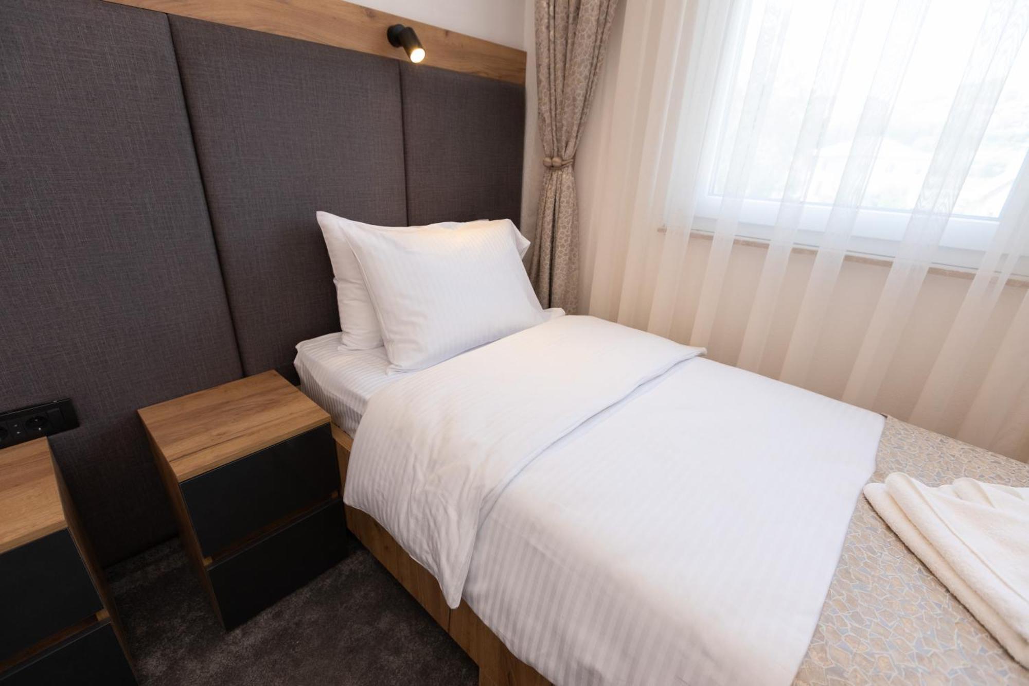 Hotel M Star Novi Pazar Esterno foto
