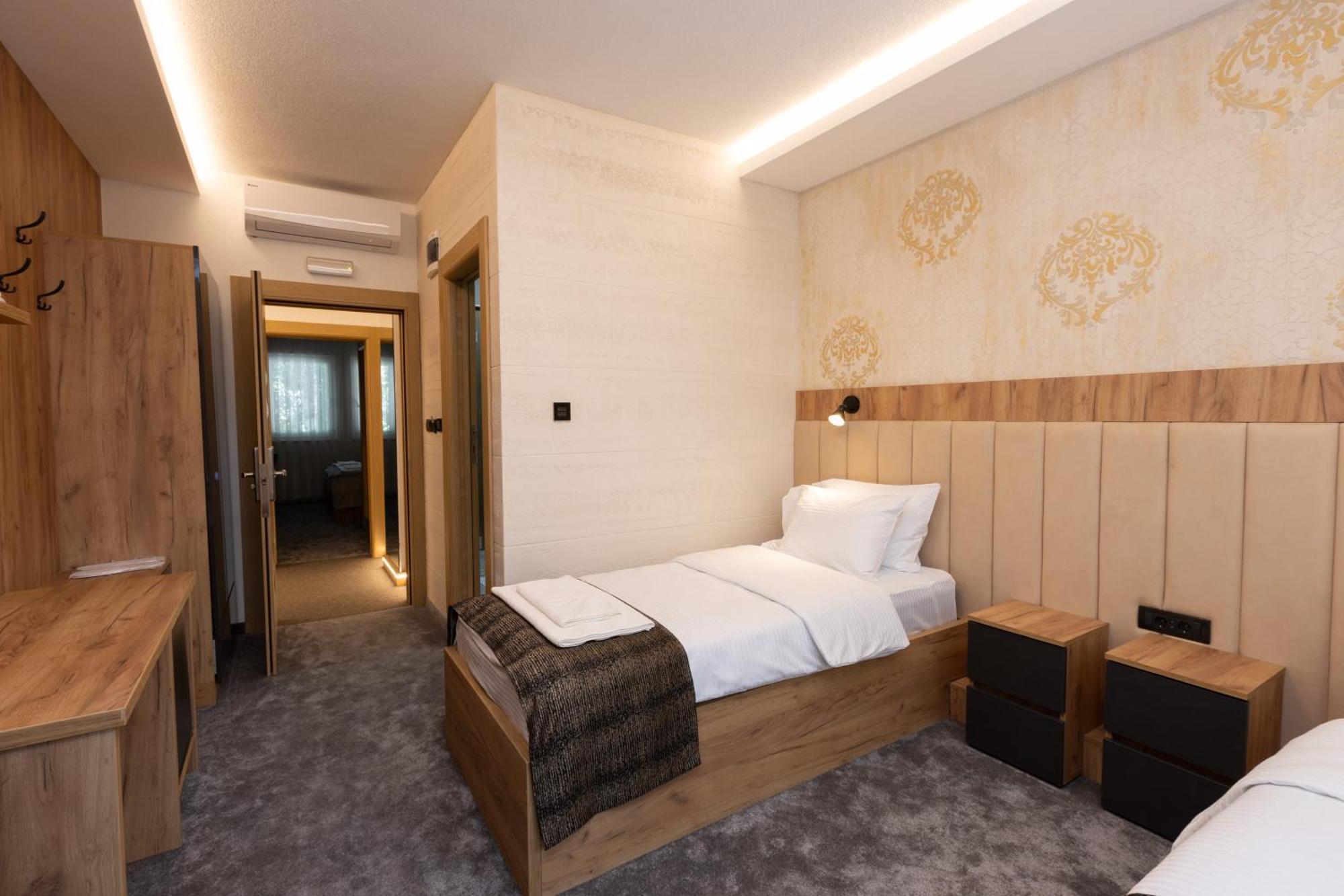 Hotel M Star Novi Pazar Esterno foto